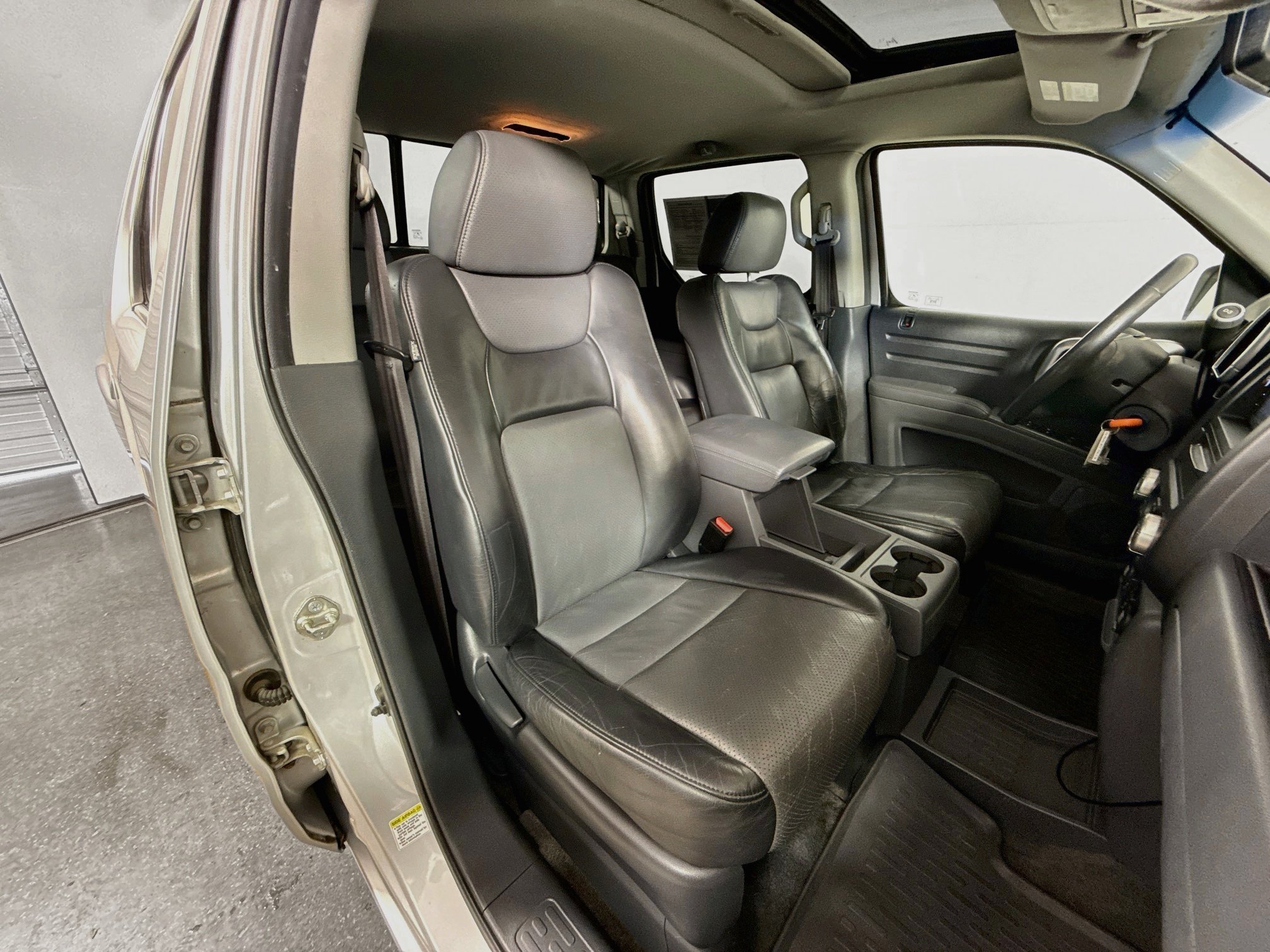 Used 2006 Billet Silver Metallic Honda RTL image 28