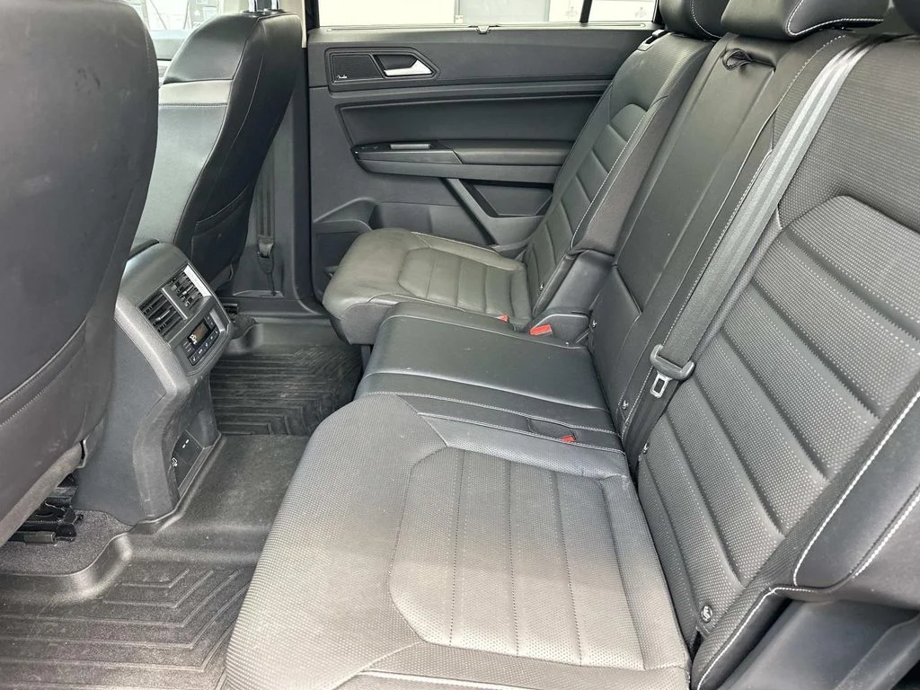 Used 2021 Black Volkswagen SEL Premium image 15