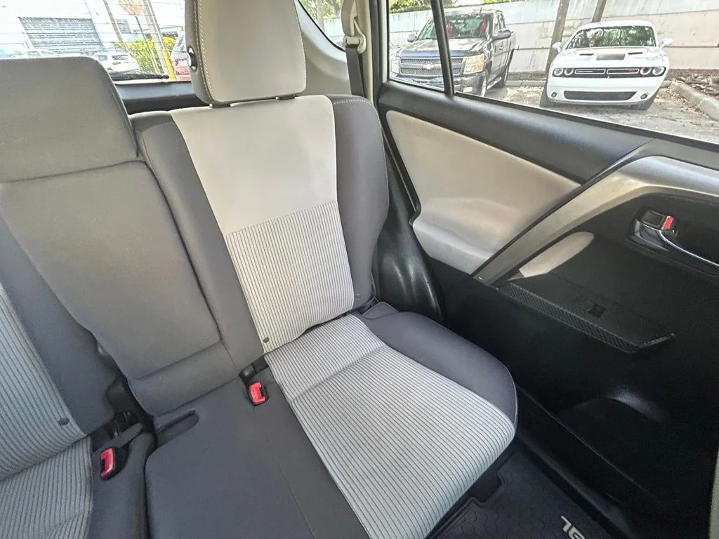 Used 2015 Silver Toyota XLE image 14