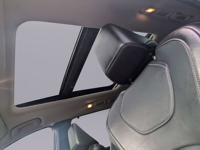 Used 2023 White INFINITI LUXE image 22