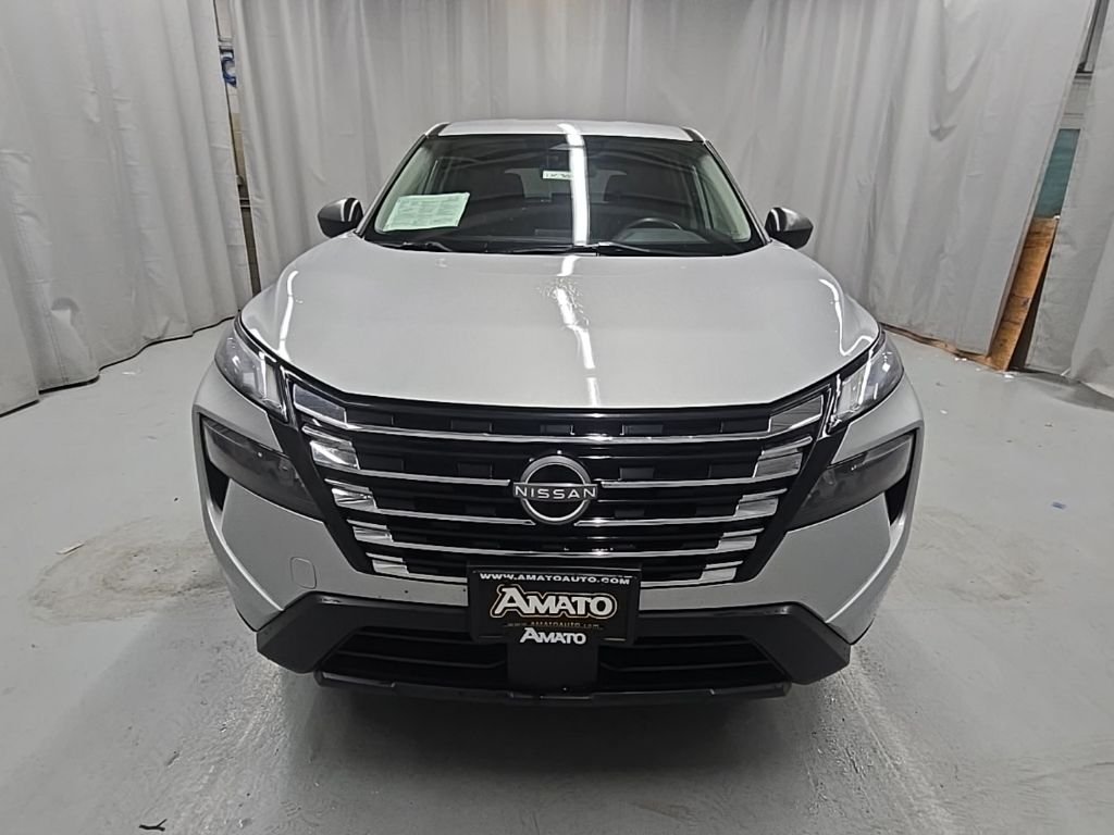 Used 2024 Silver Nissan S image 9