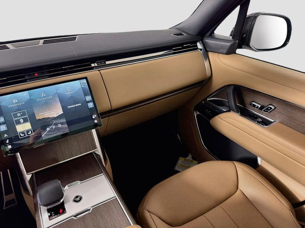 New 2026 Belgravia Green Land Rover SE 7 Seats image 25
