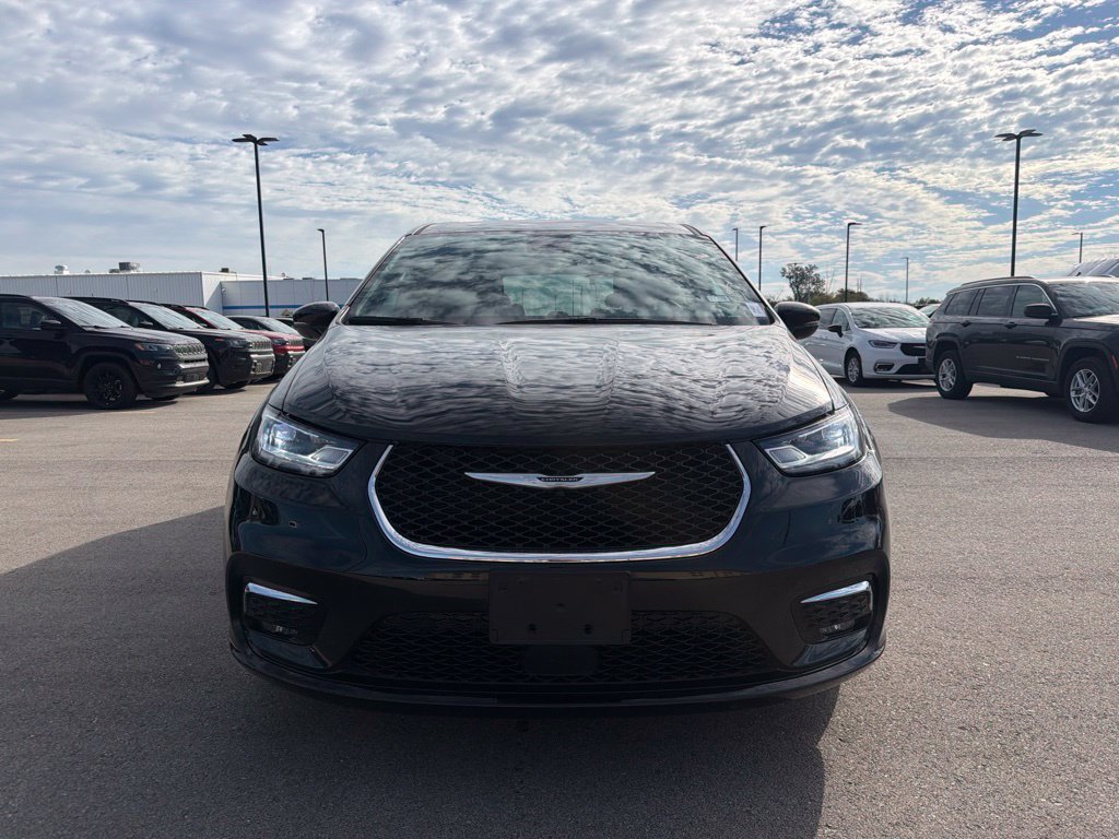 Used 2026 Chrysler Pacifica Select with VIN 2C4RC1BG4TR246607 for sale in Kansas City