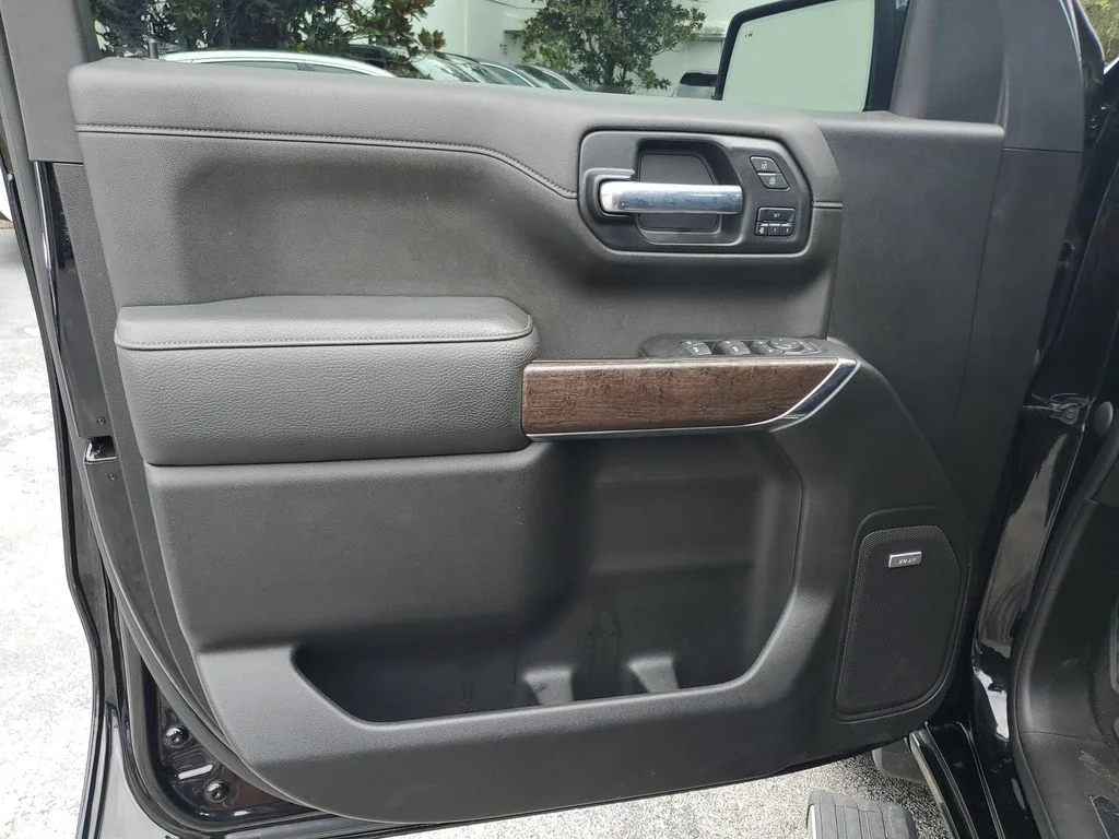 Used 2022 Black GMC Denali image 18