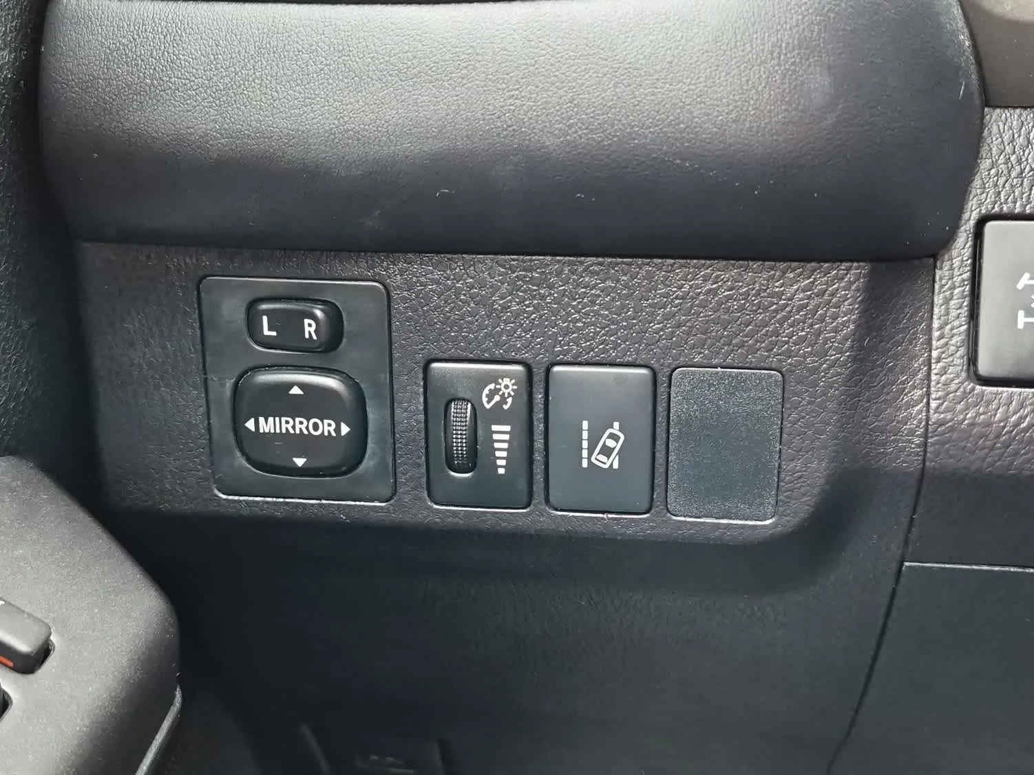 Used 2017 Silver Sky Metallic Toyota XLE image 19