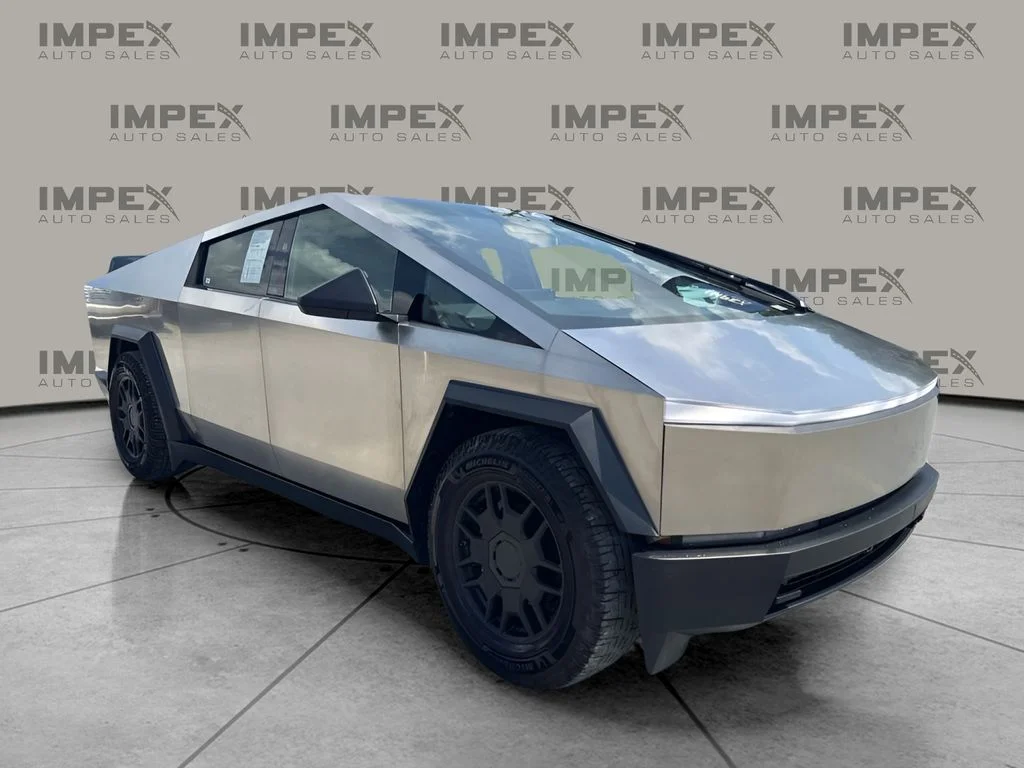 Used 2024  Tesla Base image 7