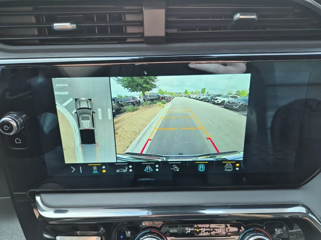 Used 2022 White GMC AT4X image 11