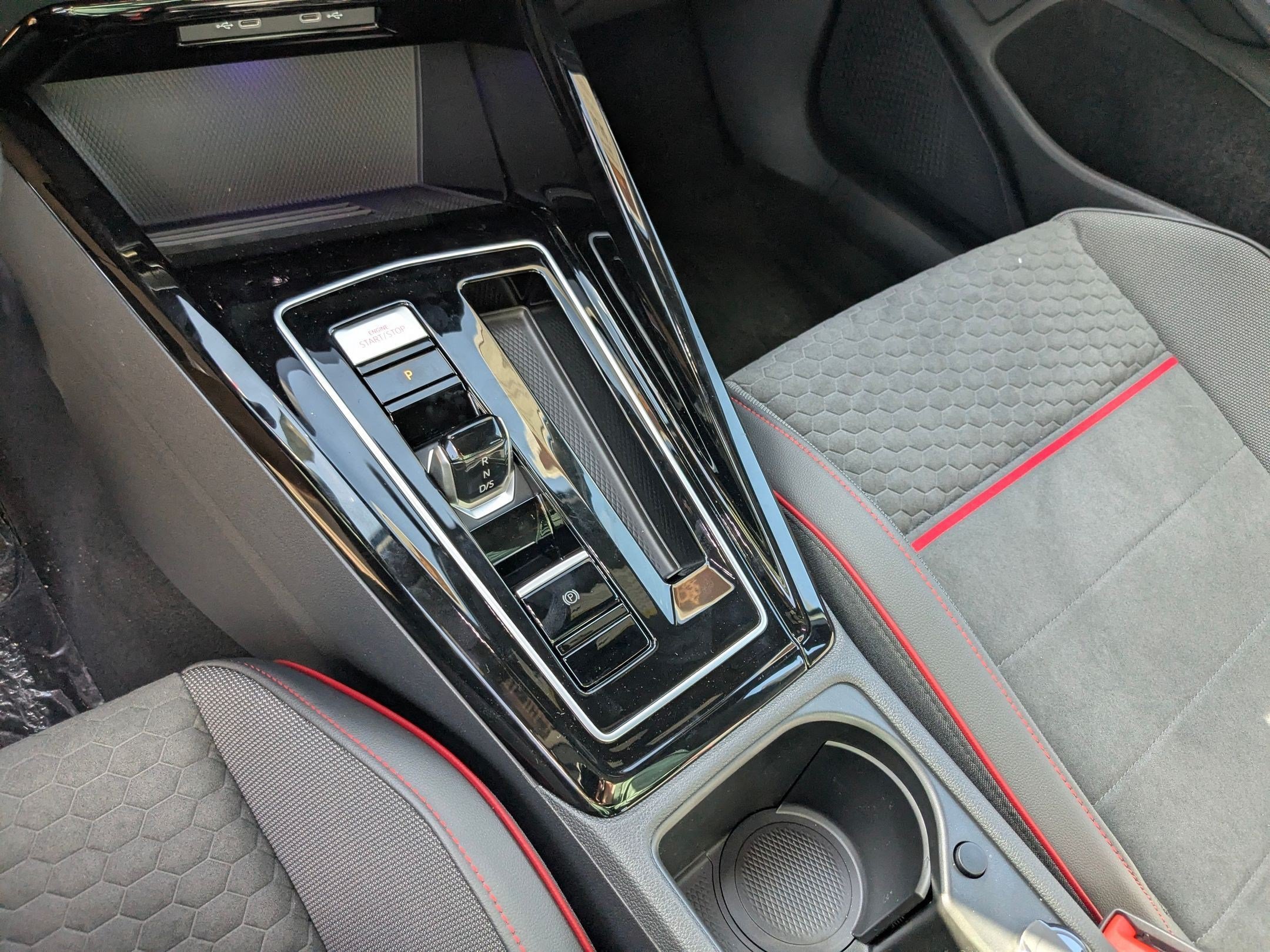 New 2026 OPAL WHITE Volkswagen SE image 14