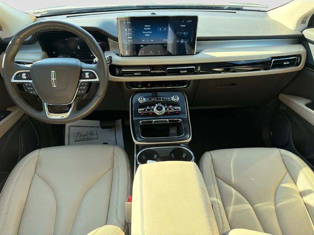 Used 2023 Silver Lincoln Standard image 16