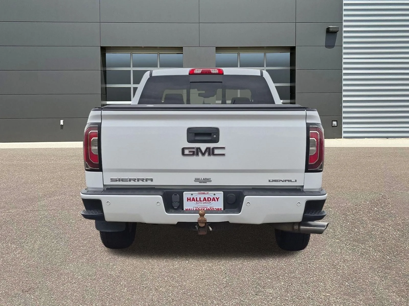 Used 2016 White Frost Tricoat GMC Denali image 7
