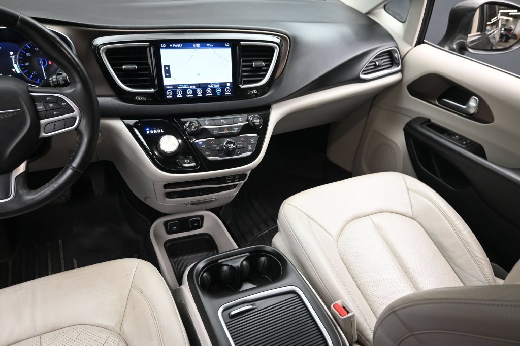 Used 2018 Gray Chrysler Touring L Plus image 17