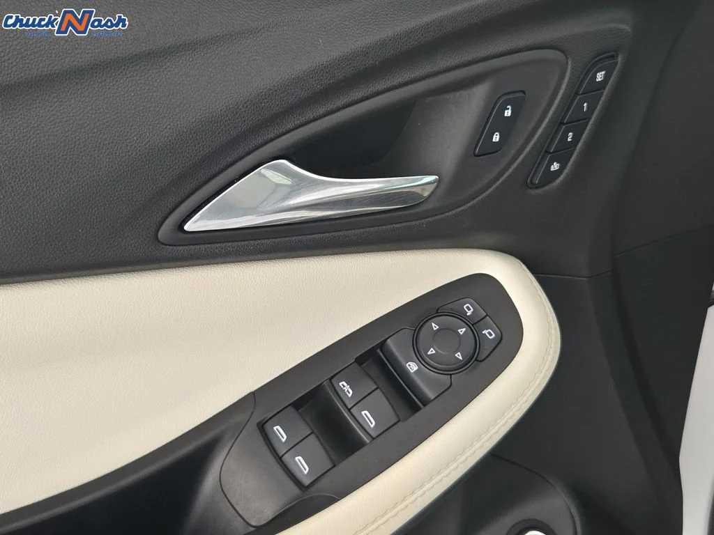 Used 2022 SUMMIT WHITE Buick Essence image 27