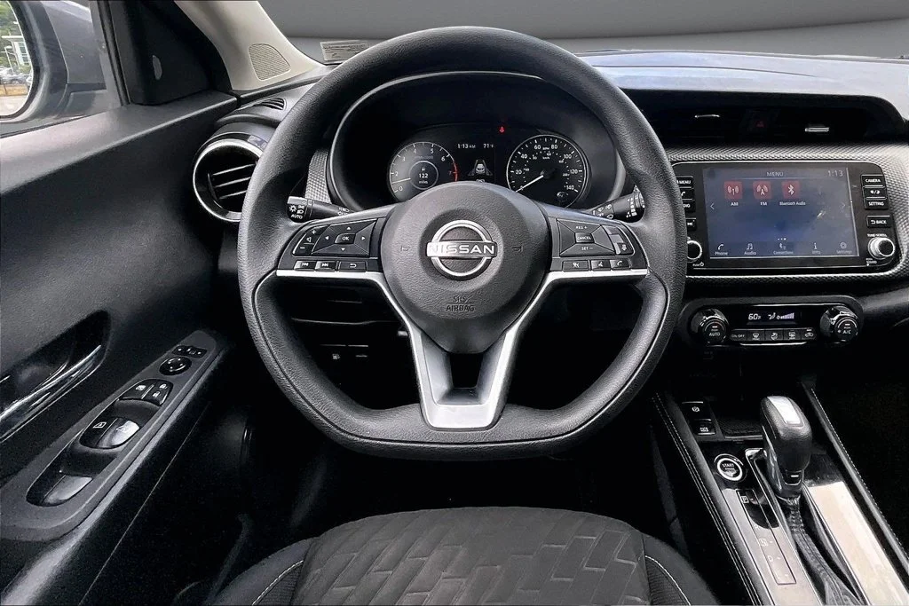 Used 2022 Gray Nissan SV image 8