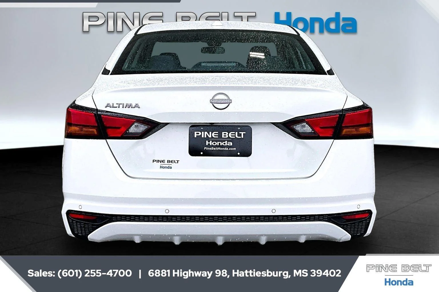 Used 2025 Glacier White Nissan SV image 4