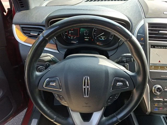 Used 2019 Red Lincoln Reserve image 19