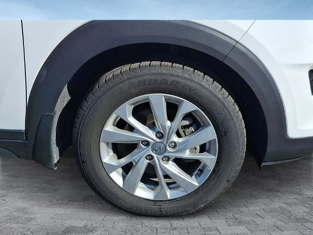 Used 2019 White Hyundai SE image 8