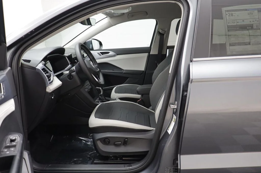 New 2026 Platinum Gray Volkswagen 1.5T SE image 6