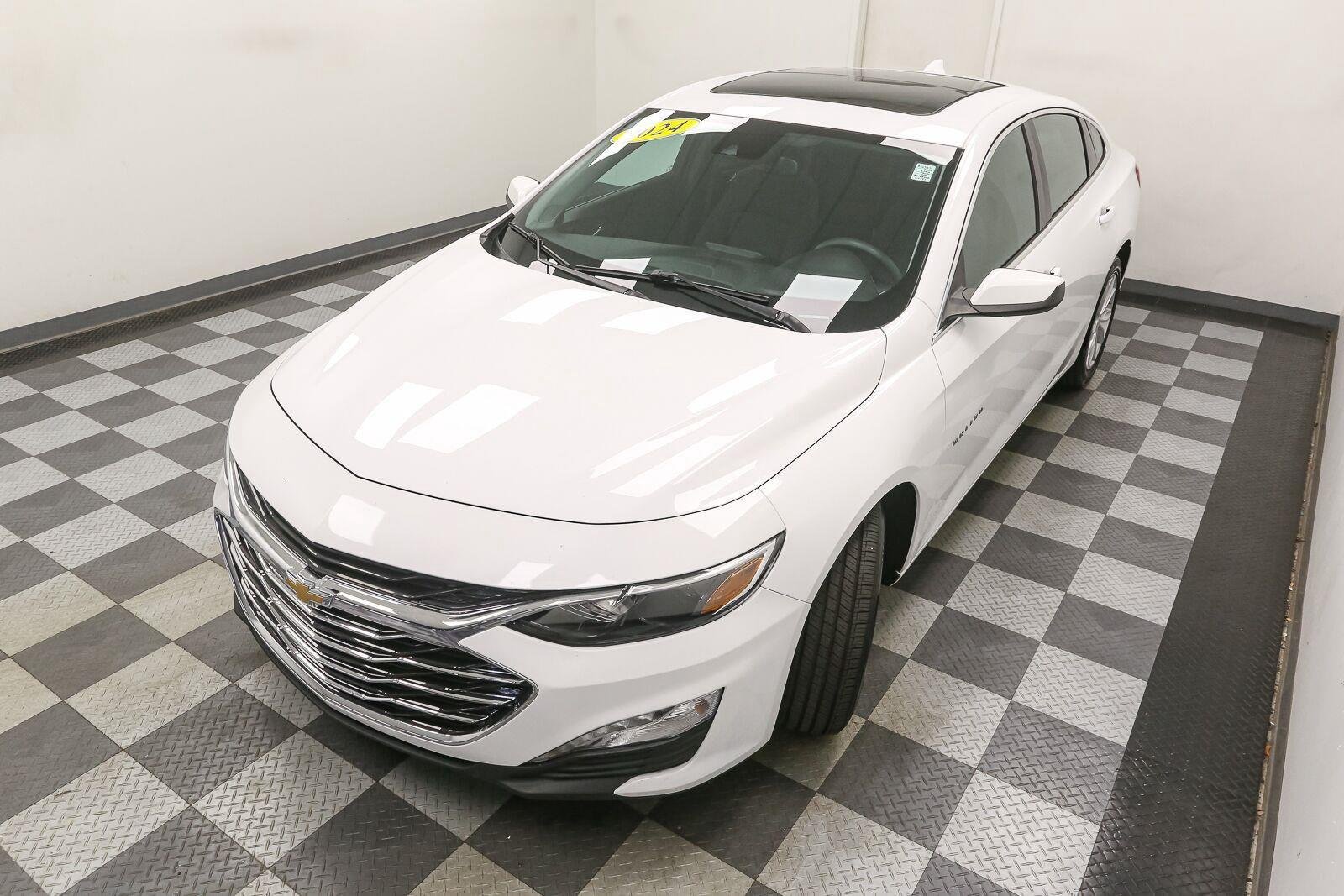 Used 2024 Summit White Chevrolet LT image 6