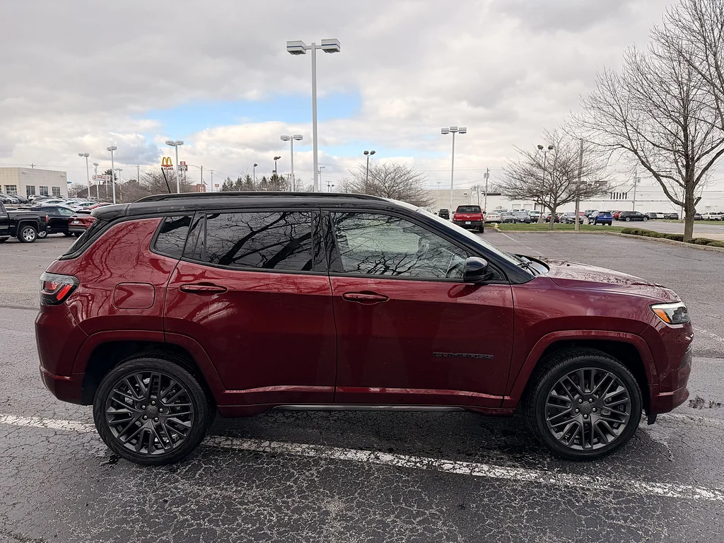 Used 2022 Velvet Red Pearl Coat Jeep High Altitude image 2