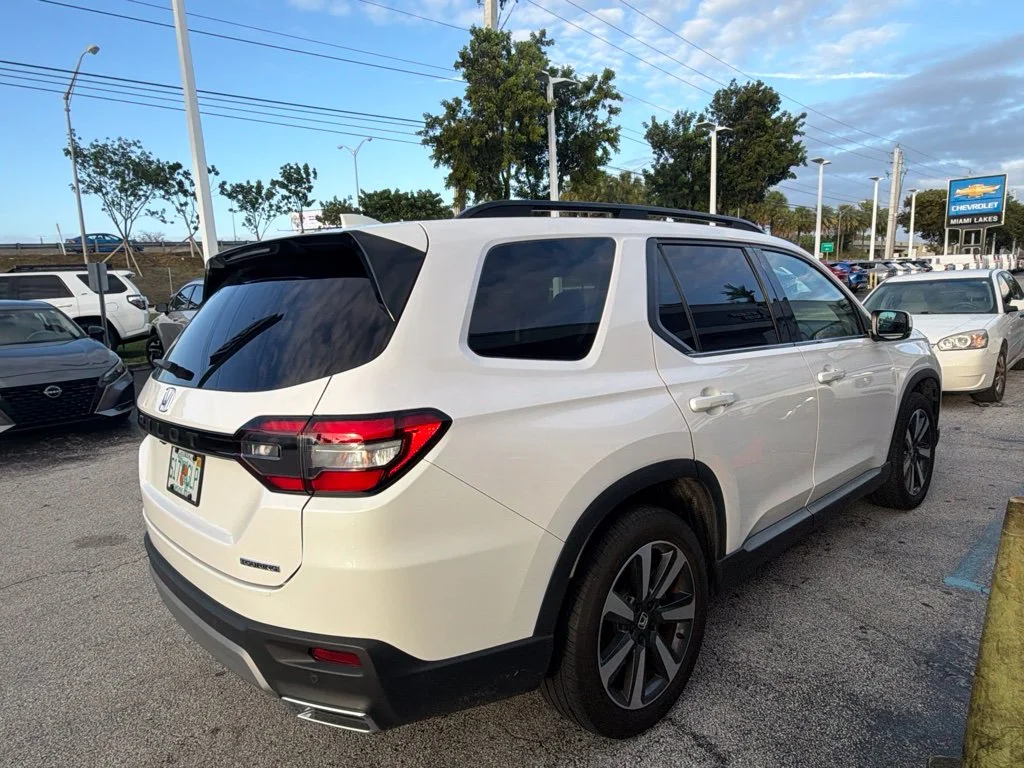 Used 2024 White Honda Touring image 5