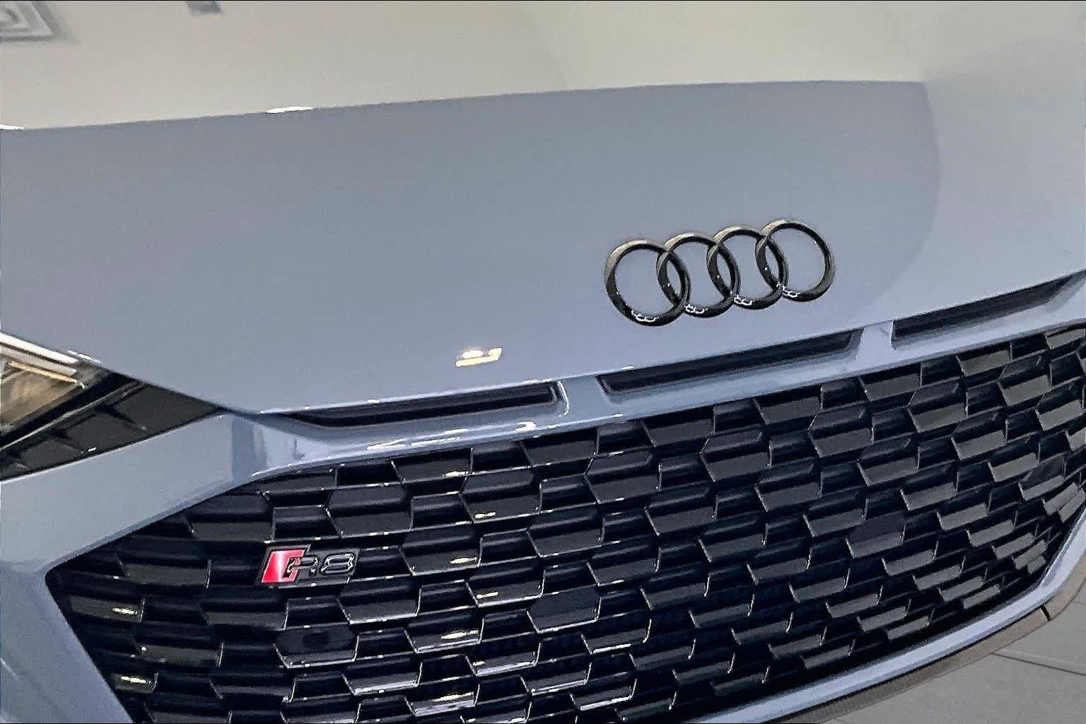 Used 2020 Kemora Gray Metallic Audi V10 performance image 25