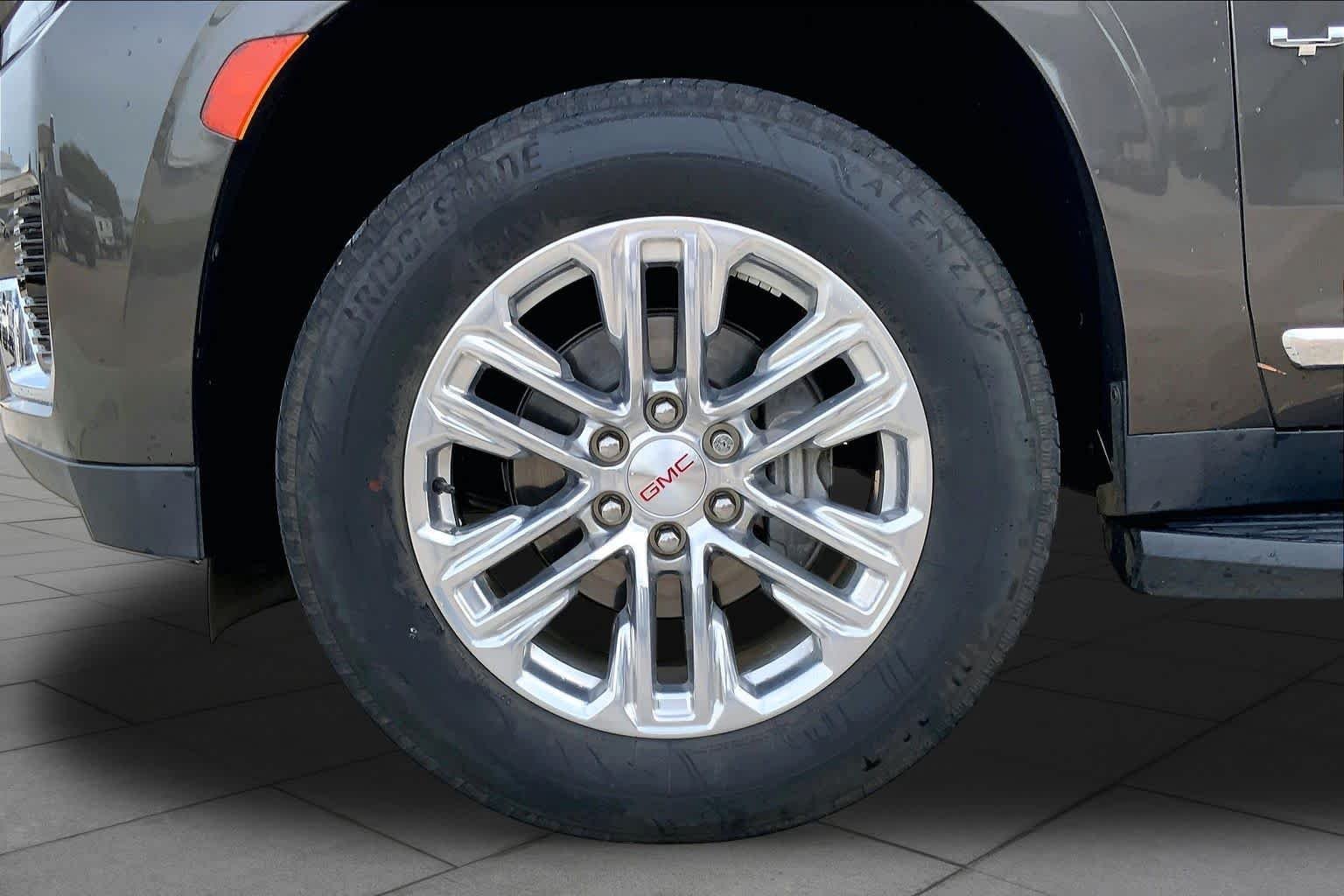 Used 2021 Smokey Quartz Metallic GMC SLT image 11