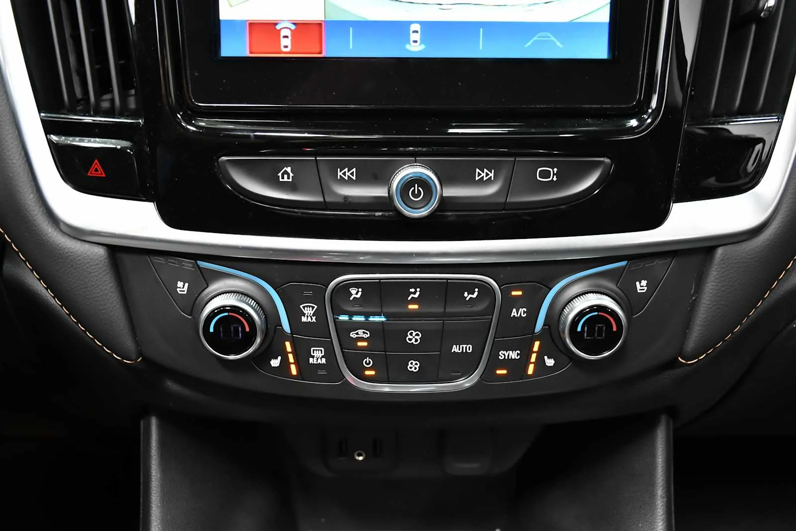 Used 2019 Iridescent Pearl Tricoat Chevrolet Premier image 20
