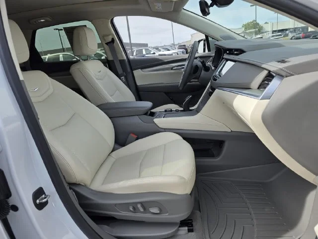 Used 2024 Crystal White Tri-Coat Cadillac Premium Luxury image 32