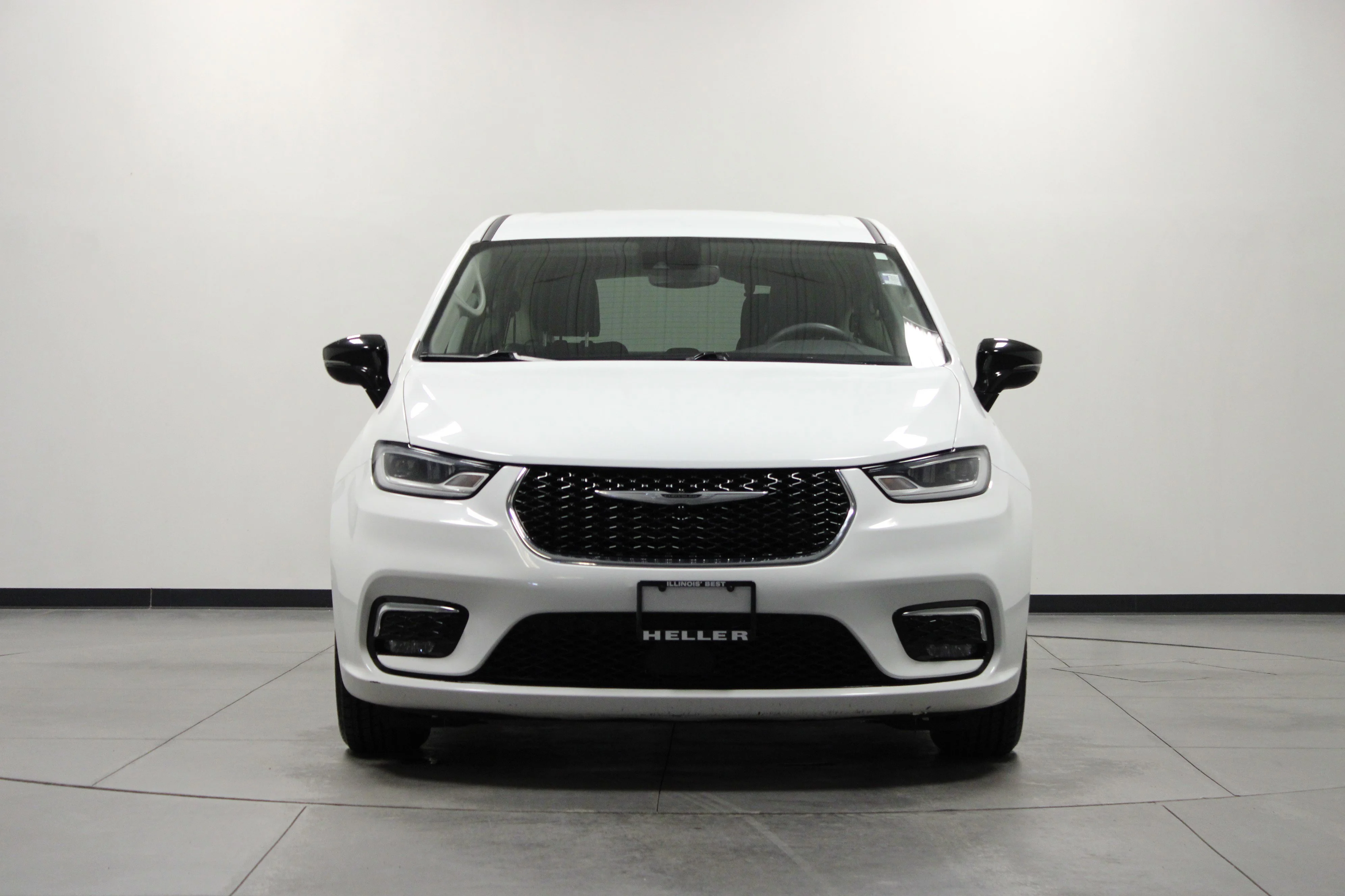 Used 2024 Bright White Clearcoat Chrysler Touring L image 9