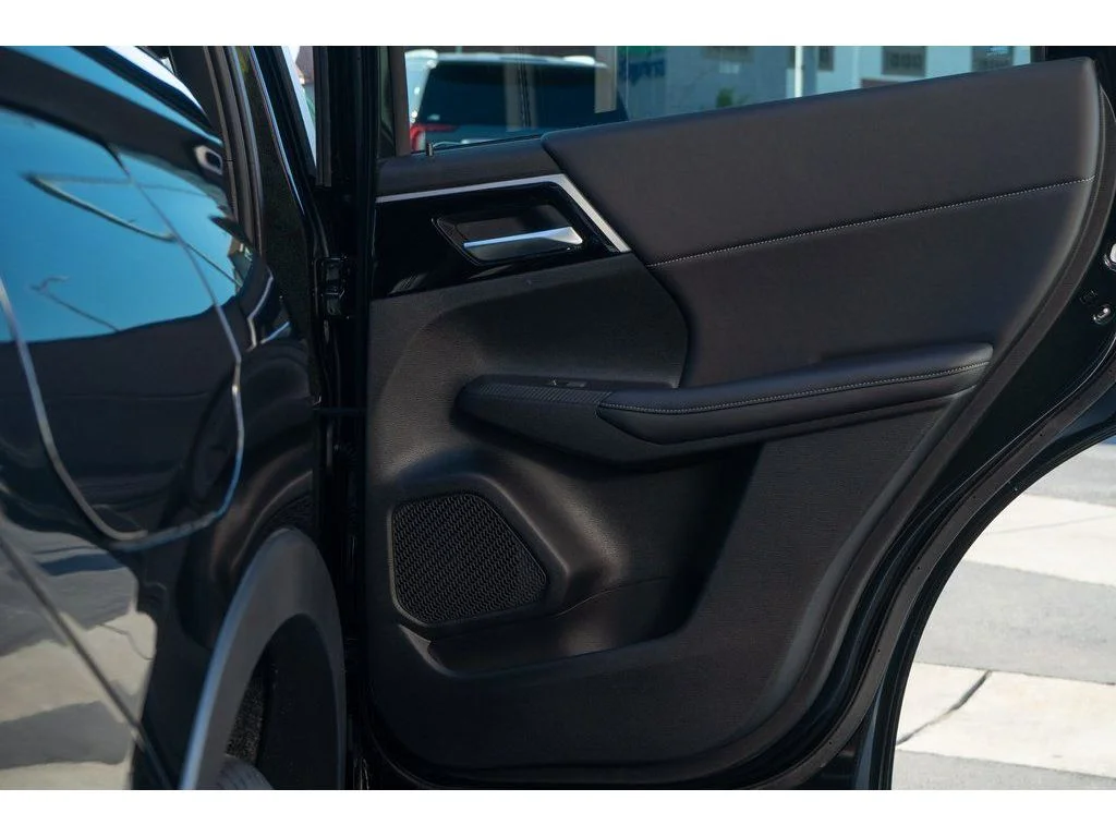 2025 Mitsubishi Outlander Plug-in Hybrid SE - Photo 12