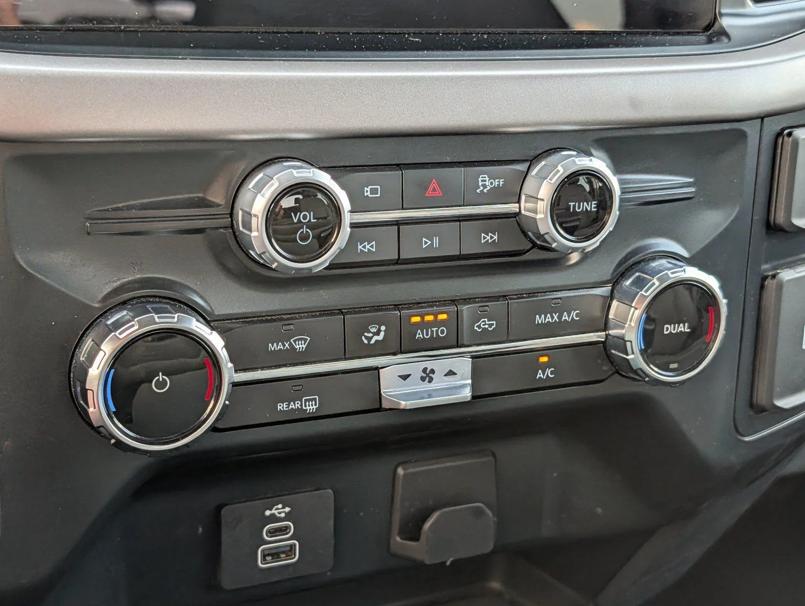 Used 2025 Oxford White Ford XLT image 19