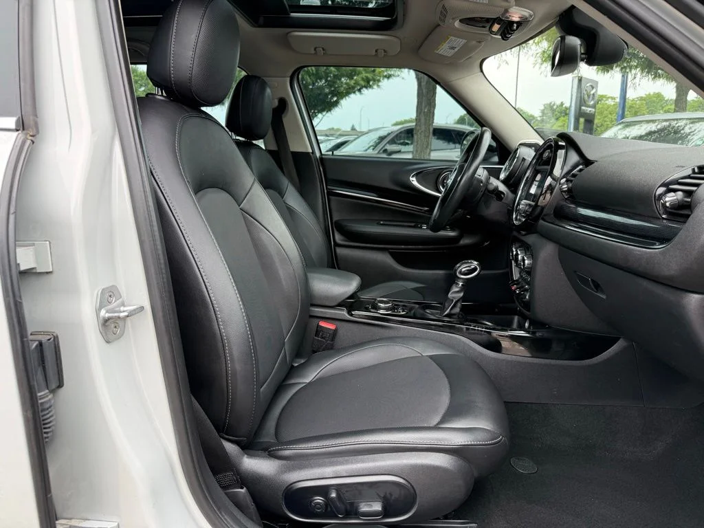 Used 2019  MINI  image 30