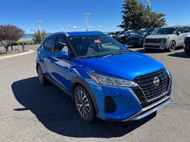 Used 2022 Electric Blue Metallic Nissan SV image 4
