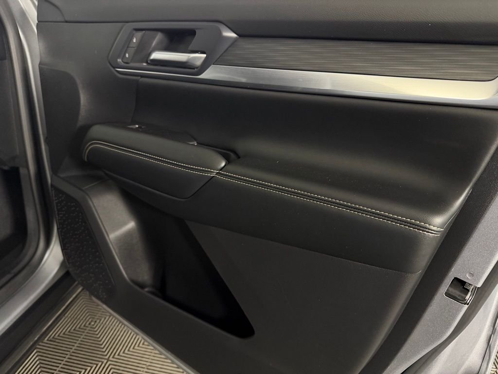Used 2025 Sterling Metallic GMC Elevation image 33