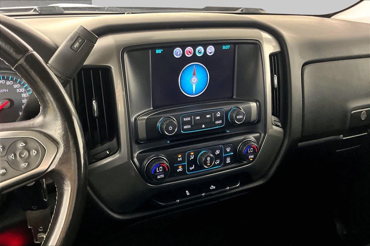 Used 2018 Graphite Metallic Chevrolet LT image 7