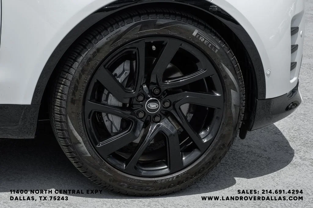 Used 2025 White Land Rover Dynamic SE image 56