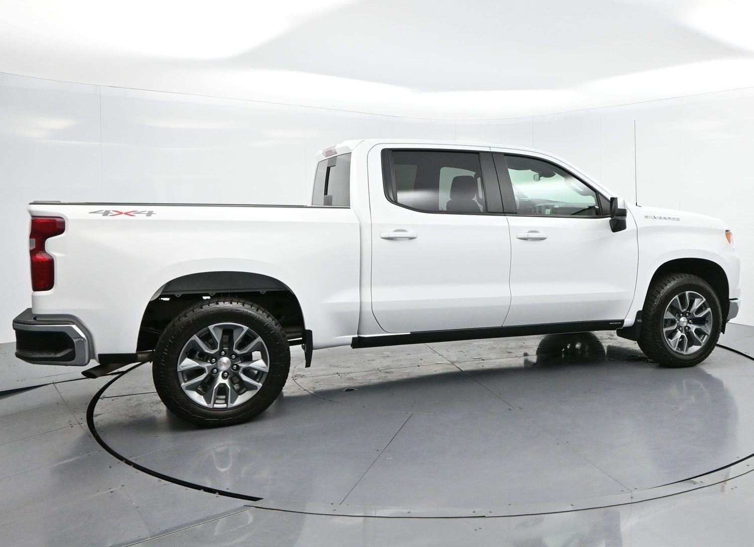 Used 2025 Summit White Chevrolet LT image 8