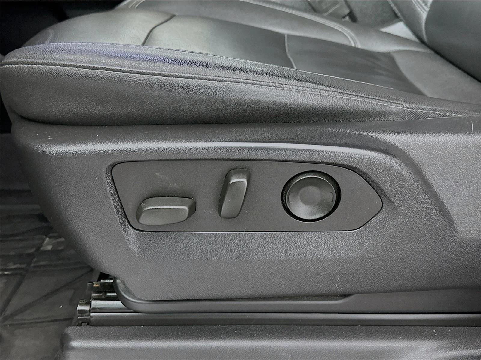 2023 Chevrolet Silverado 1500 RST - Photo 21