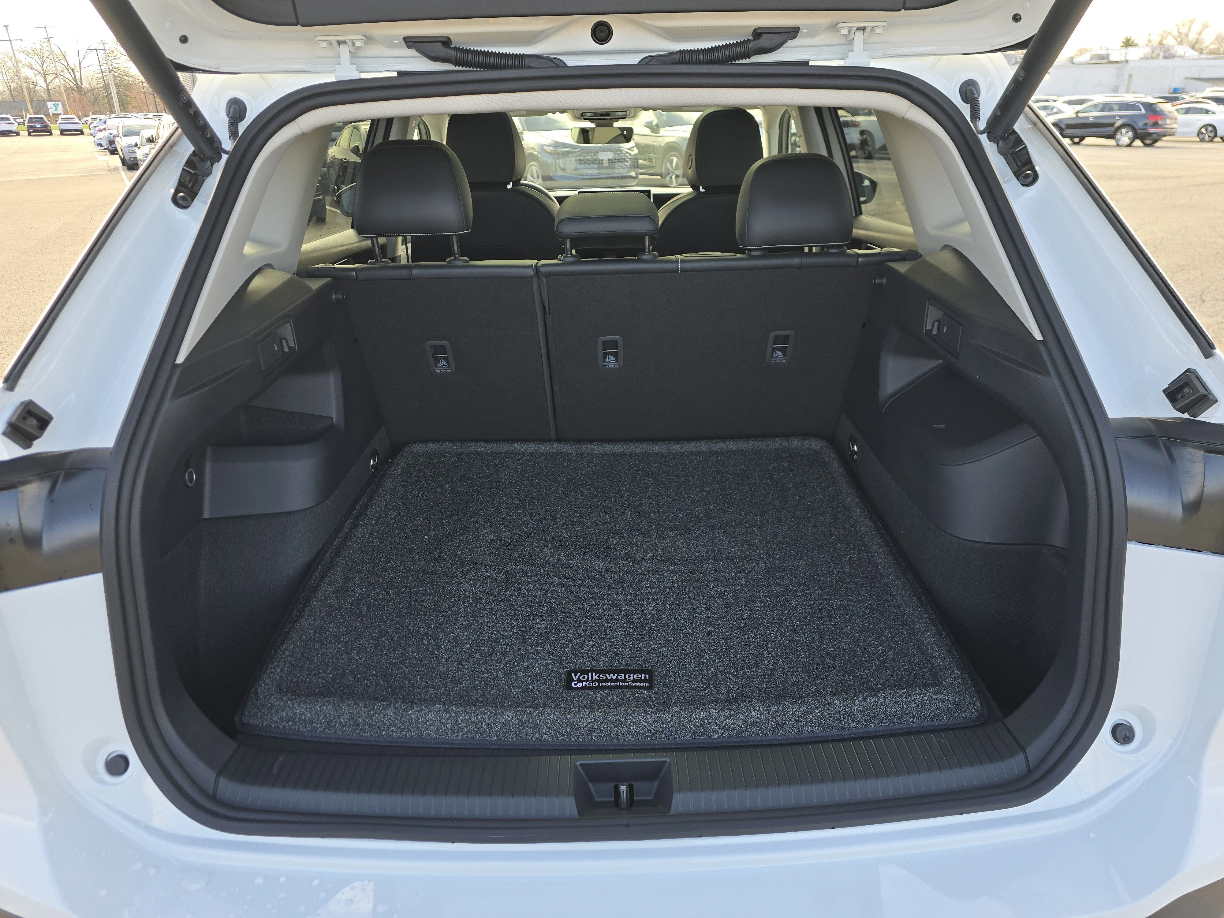New 2026 Pure White Volkswagen SE image 15