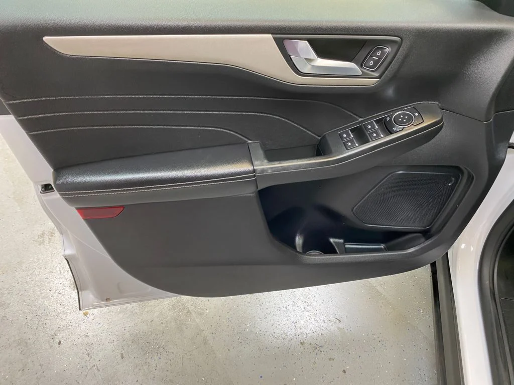 Used 2022 White Ford SEL image 21