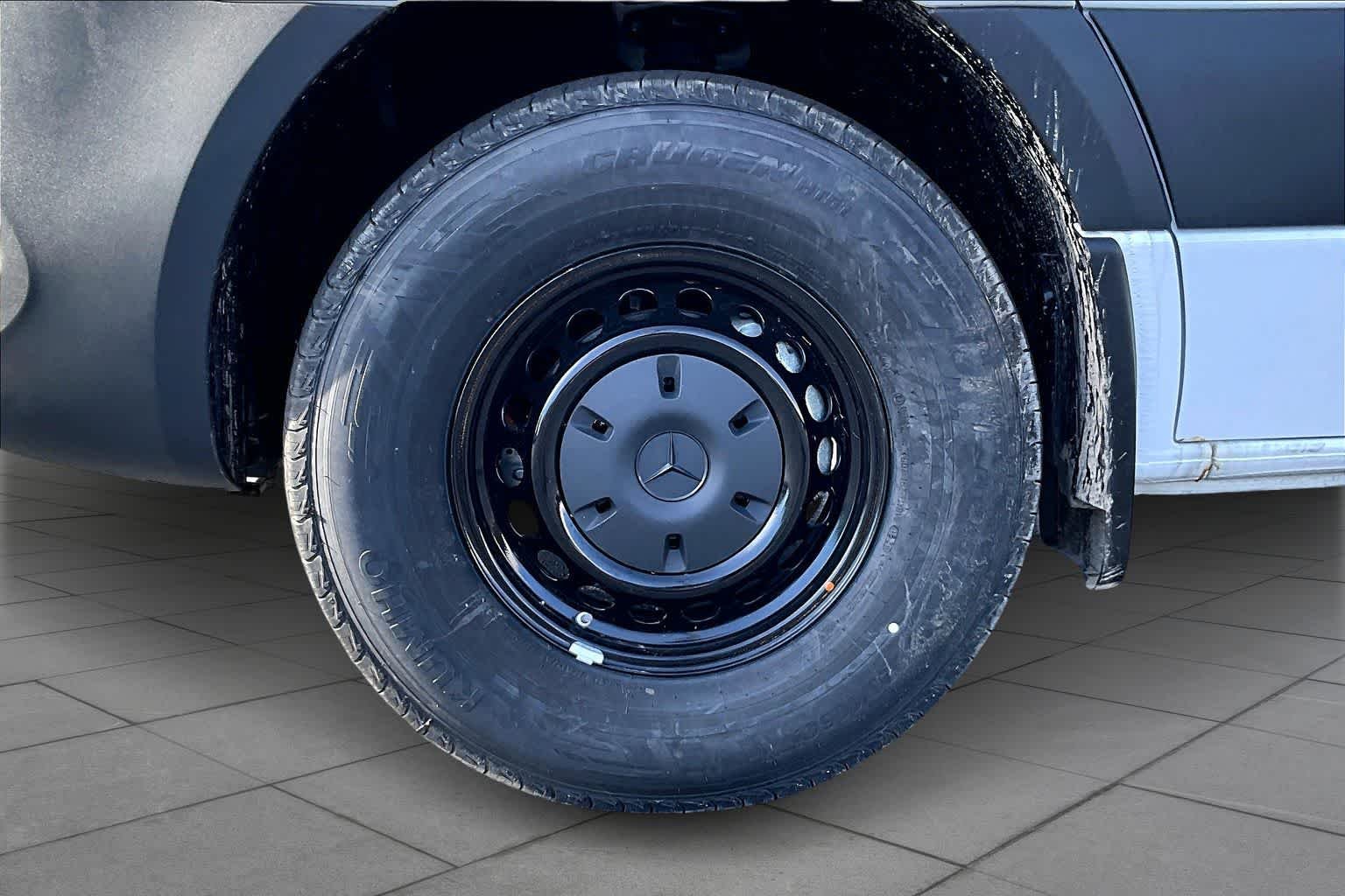 New 2025 Arctic+White Mercedes-Benz  image 11