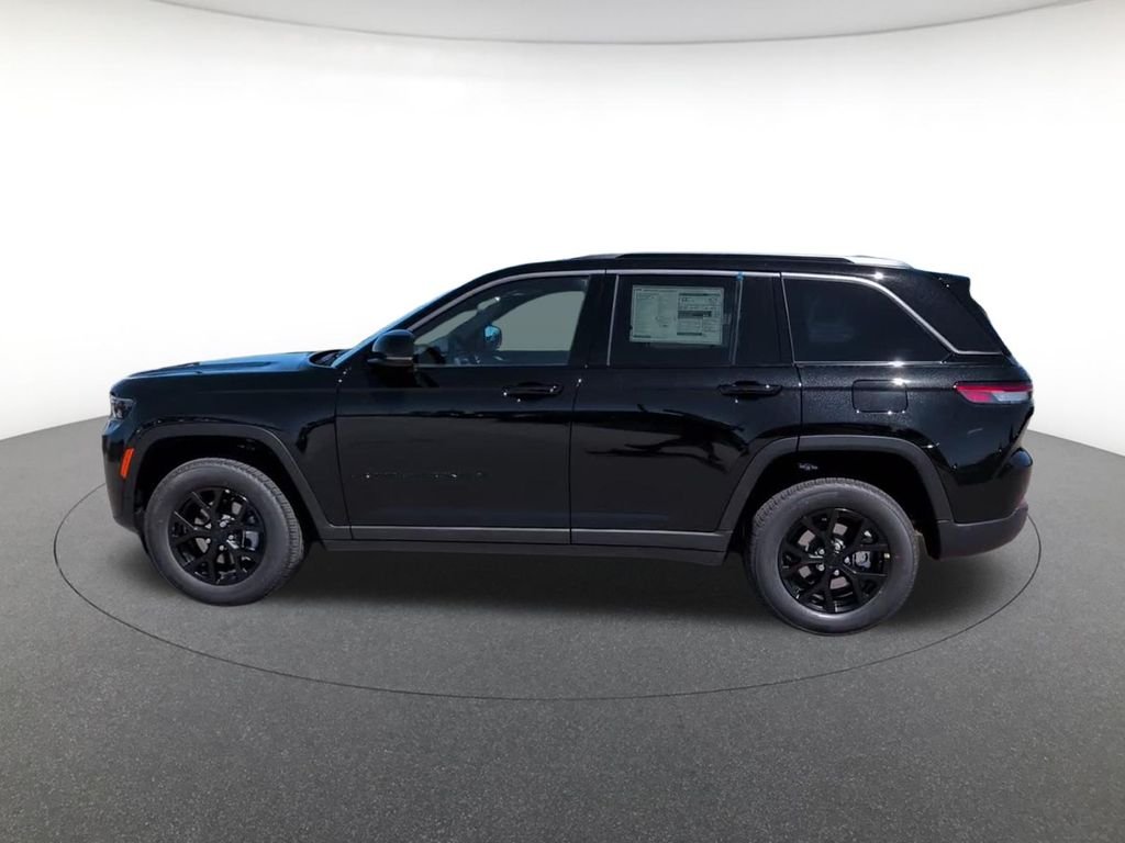 New 2026 Diamond Black Crystal Pearl-Coat Exterior Paint Jeep Laredo image 12