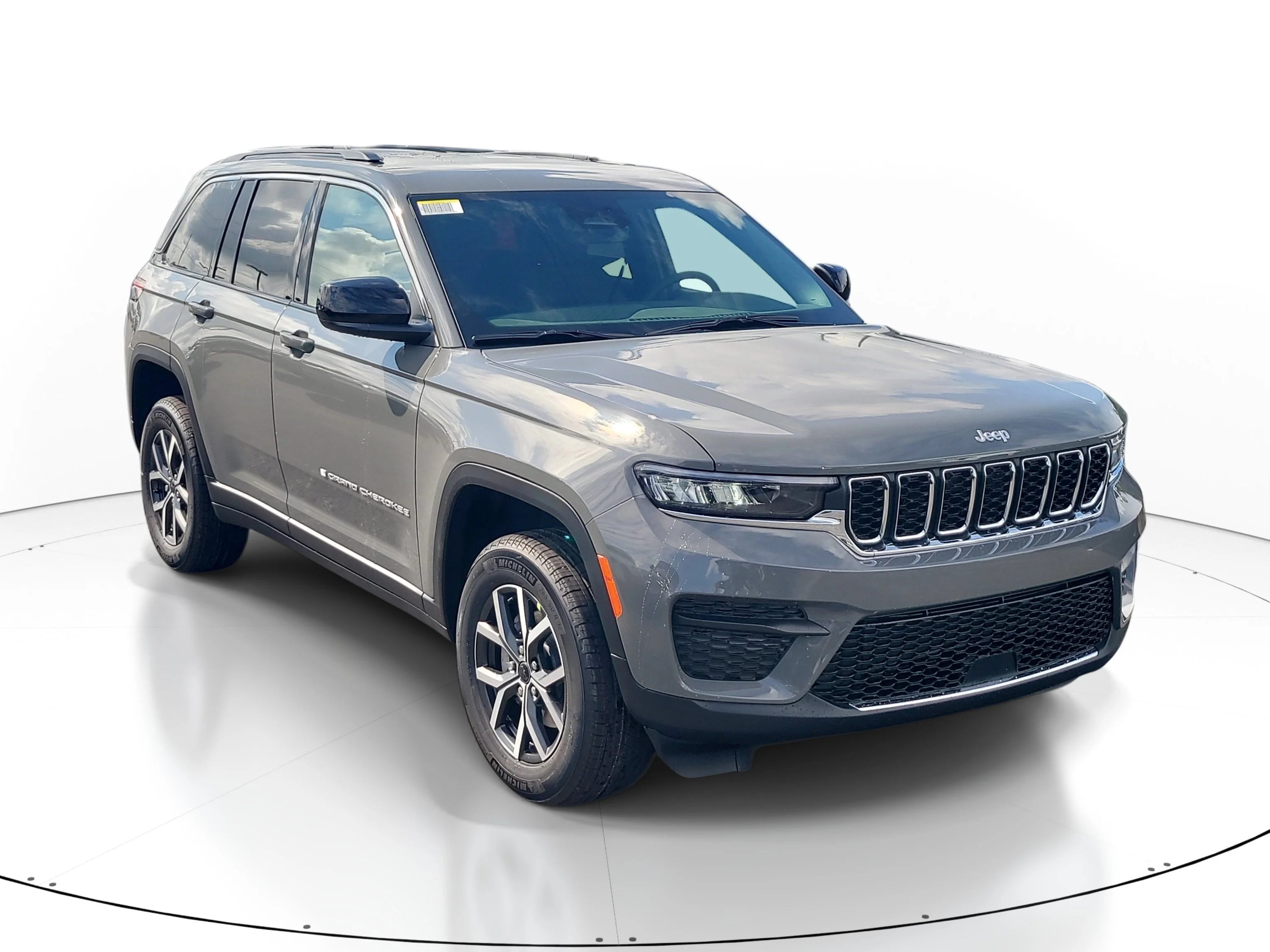 New 2027 Sting-Gray Clearcoat Jeep Laredo image 2