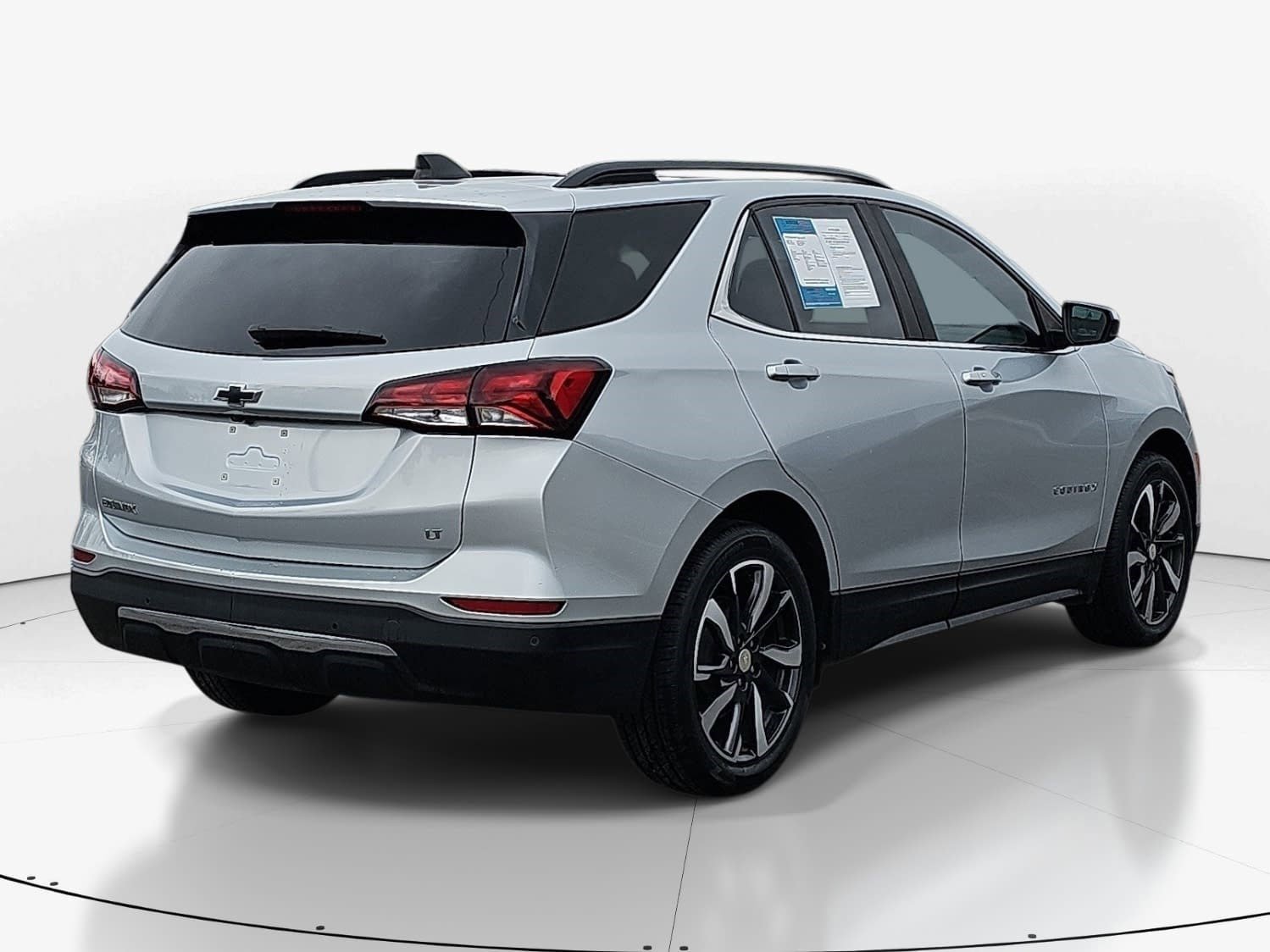 Used 2022 Silver Ice Metallic Chevrolet LT image 3