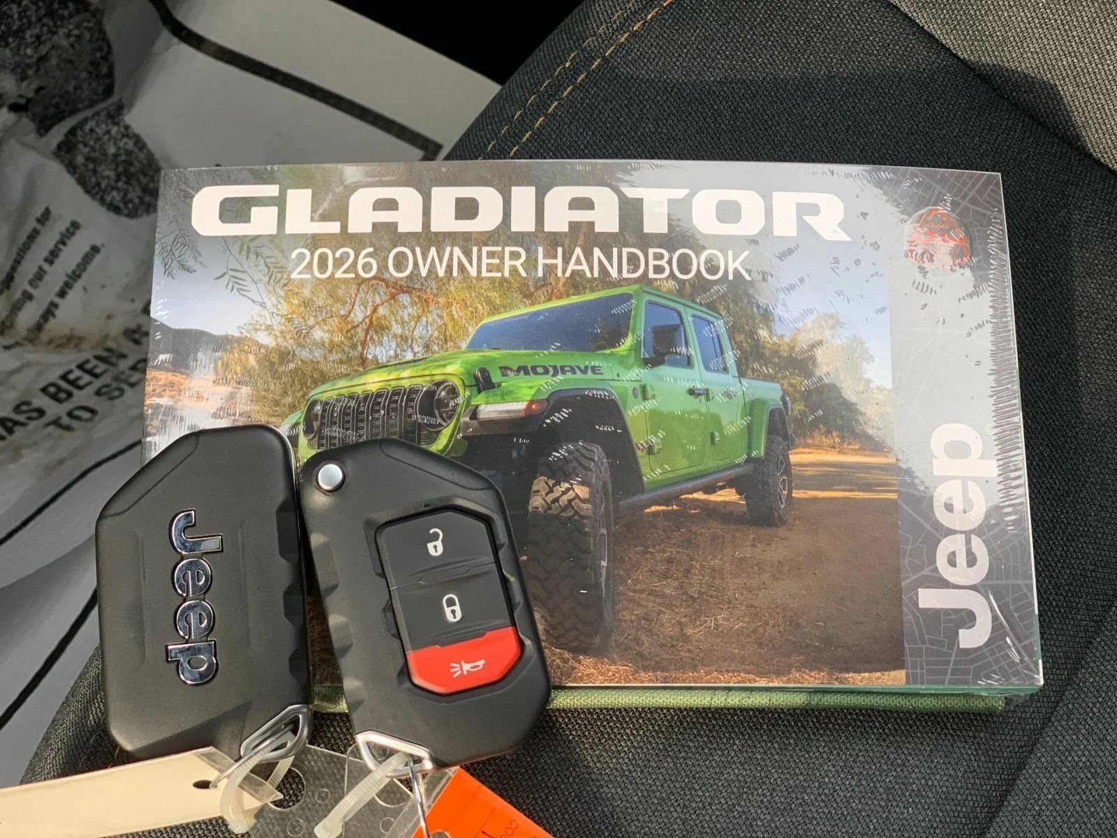 Used 2025 Green Jeep Mojave X image 9