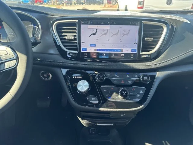 2026 Chrysler Pacifica Select - Photo 14