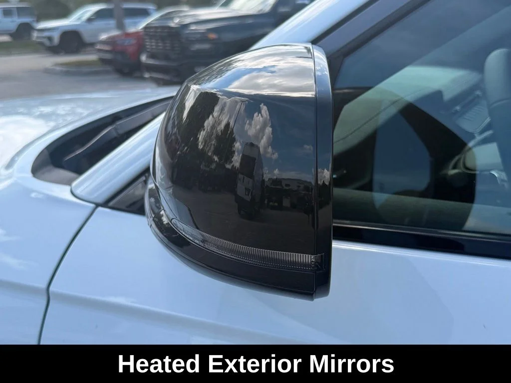 New 2026 Bright White Clear-Coat Exterior Paint Jeep Laredo Altitude image 29