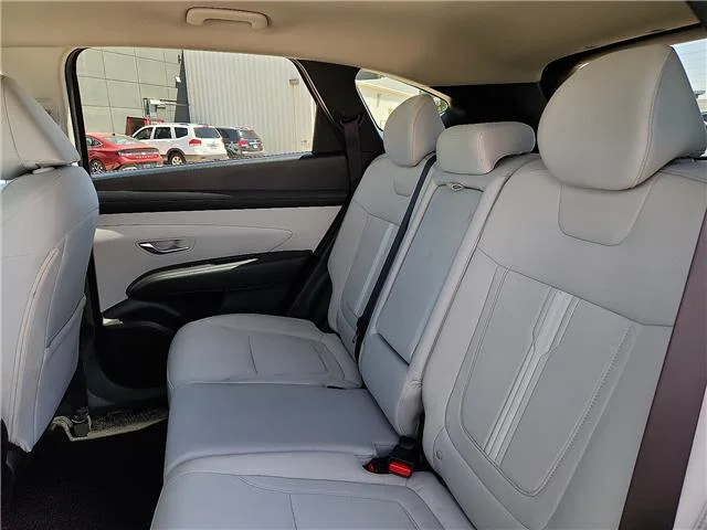 Used 2025 Black Hyundai SEL image 10