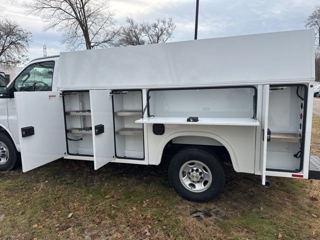 New 2025 Summit White Chevrolet 1WT image 11