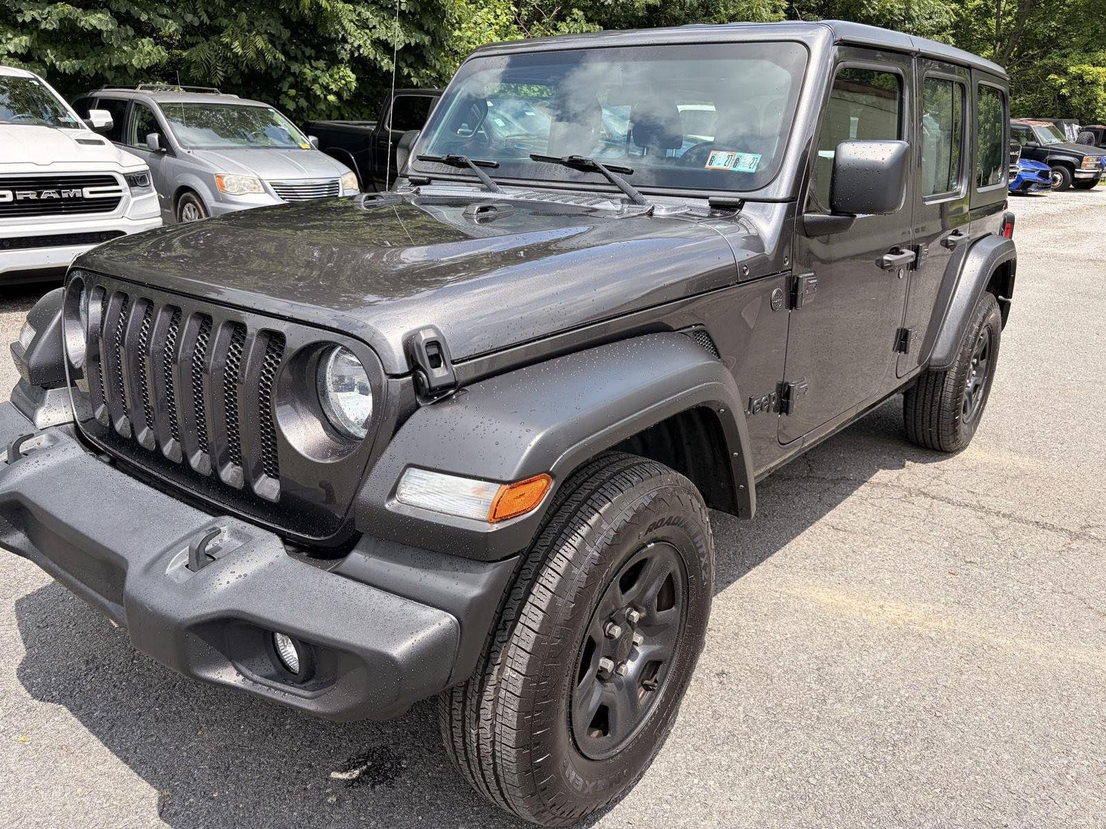 Used 2022 Granite Crystal Metallic Clearcoat Jeep Unlimited Sport image 2